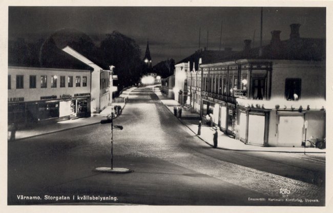 Storgatan i kvällsbelysning (ca 1950)