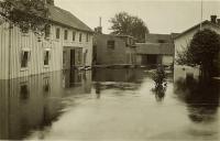 Översvämningen vid Sundins fastighet vid Åbron 1927.