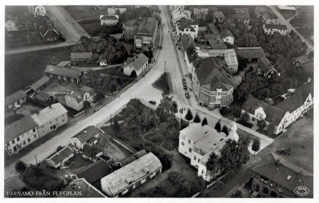 Flygfoto ver centrum av Vrnamo p 30-talet