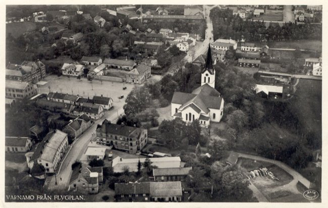 Flygfoto ver centrum av Vrnamo p 30-talet