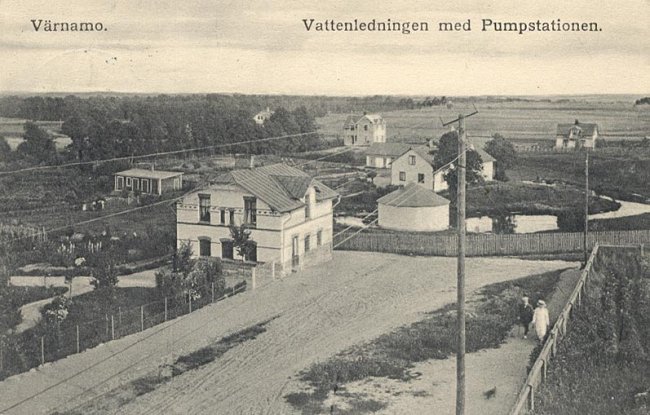 Vattenledningen med pumstationen. Ludd Klla.