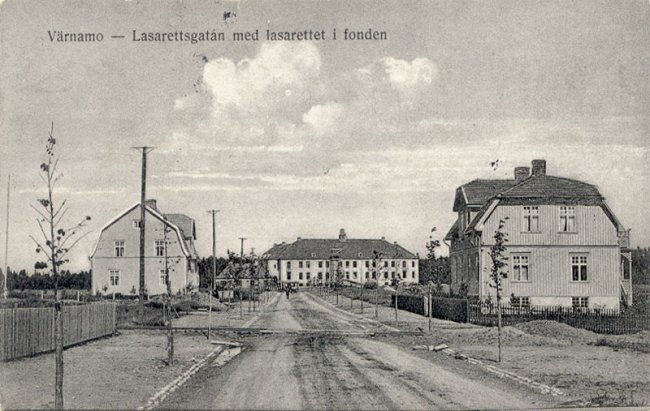 Lasarettsgatan med lasarettet i fonden