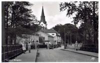 Åbron, med kyrkan i bakgrunden