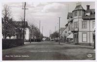 Motiv från Smål. Rydaholm, Västra Storgatan (ca 1934) Motiv från Smål. Rydaholm, Västra Storgatan (ca 1934)